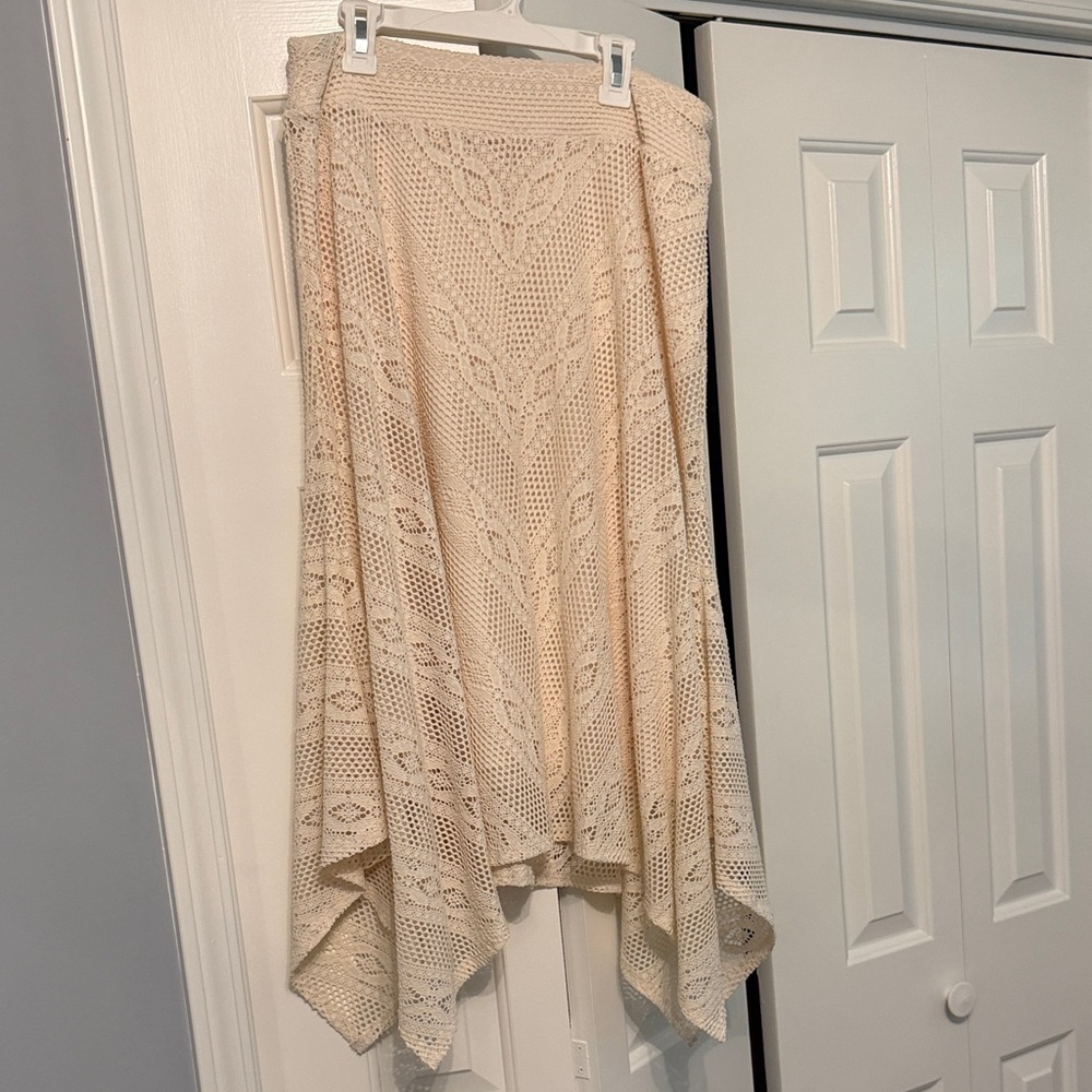 New Directions Small Women's Cream Crochet Handkerchief Hem Skirt